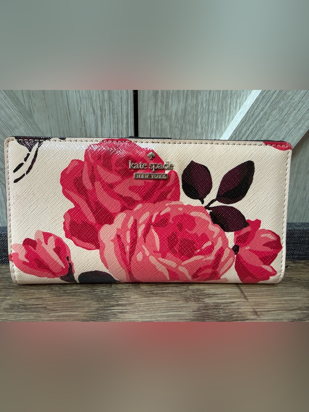 Excellent Condition -Kate Spade Cameron Street Roses Stacy Bifold Wallet